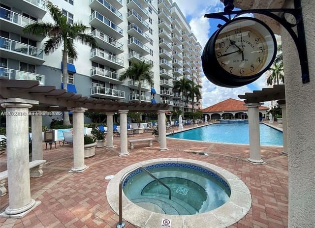 5085 NW 7th Street 512, Miami, FL 33126