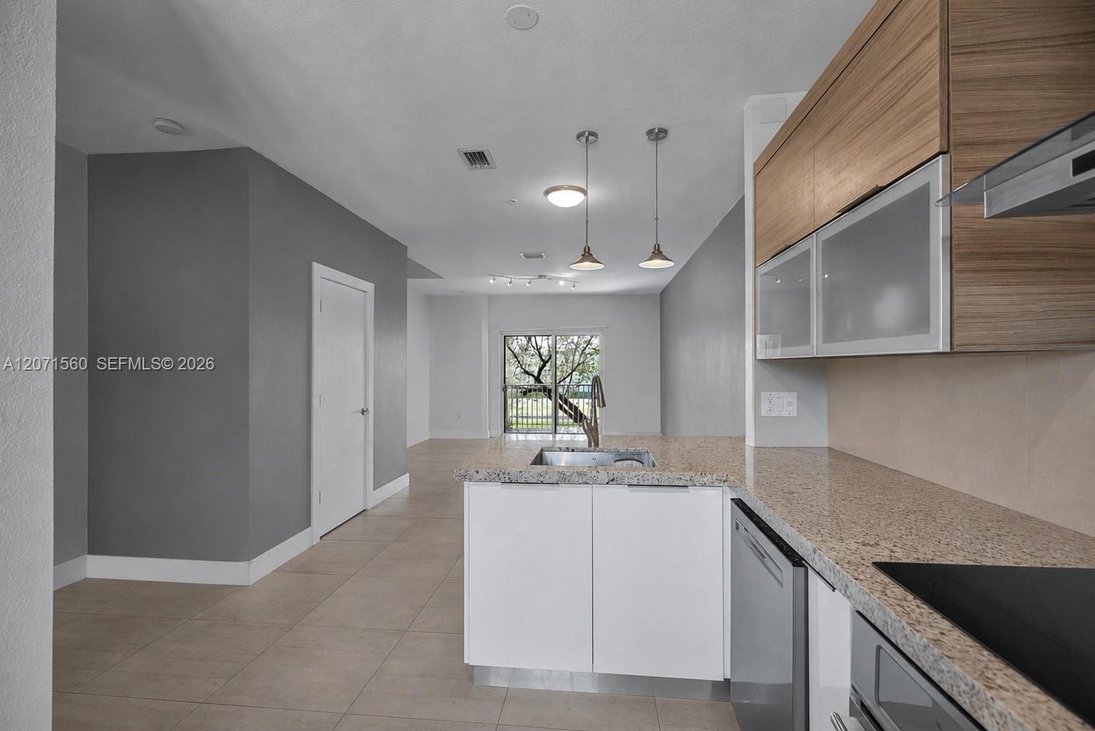 5670 NW 116th Avenue 222 — photo 3