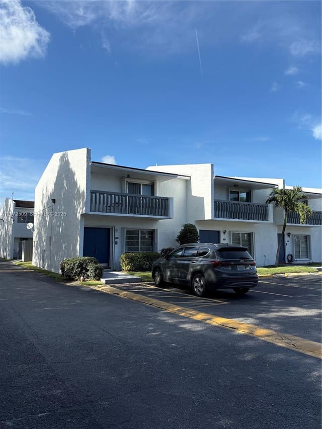 17180 SW 94th Avenue 701, Palmetto Bay, FL 33157