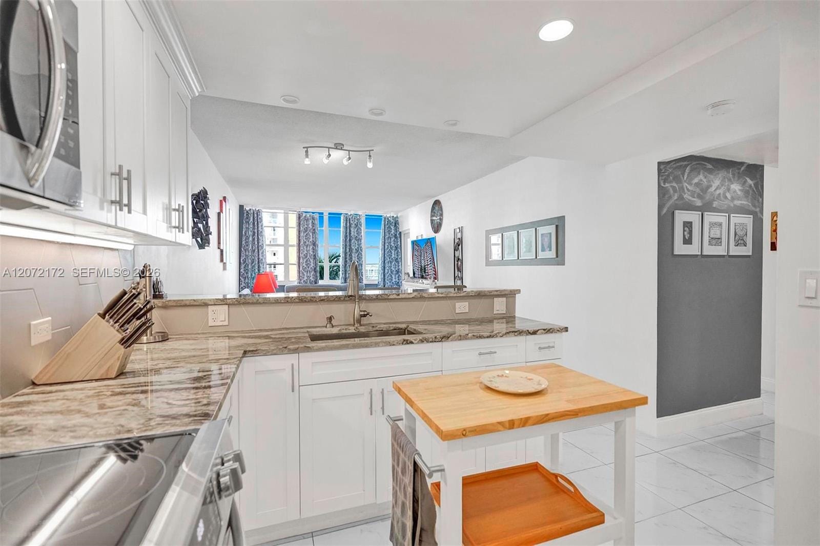1351 NE Miami Gardens Drive 424E — photo 3