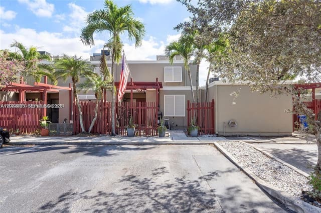 1281 W Fairway Road 1281, Pembroke Pines, FL 33026