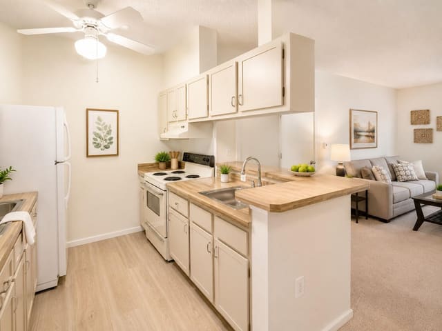 9690 S BELFORT Circle 215, Tamarac, FL 33321