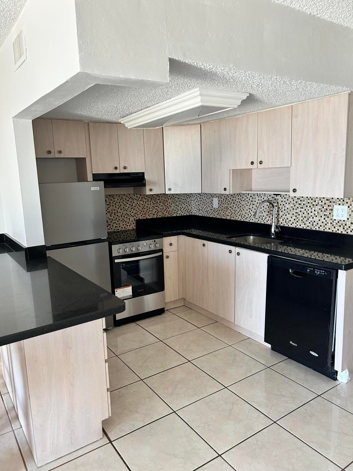300 OREGON Street 303, Hollywood, FL 33019 photo 2