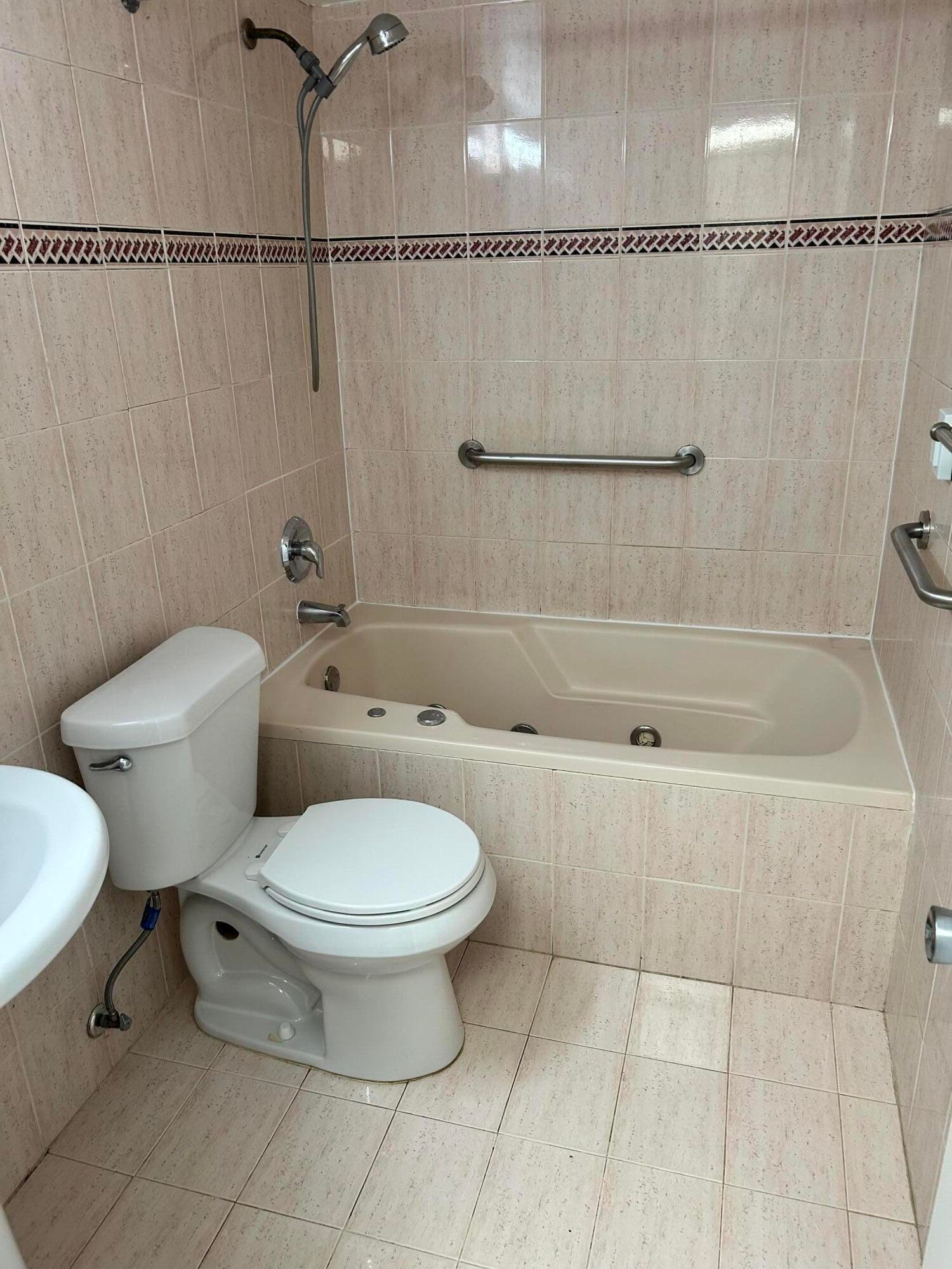 300 OREGON Street 303, Hollywood, FL 33019 photo 4
