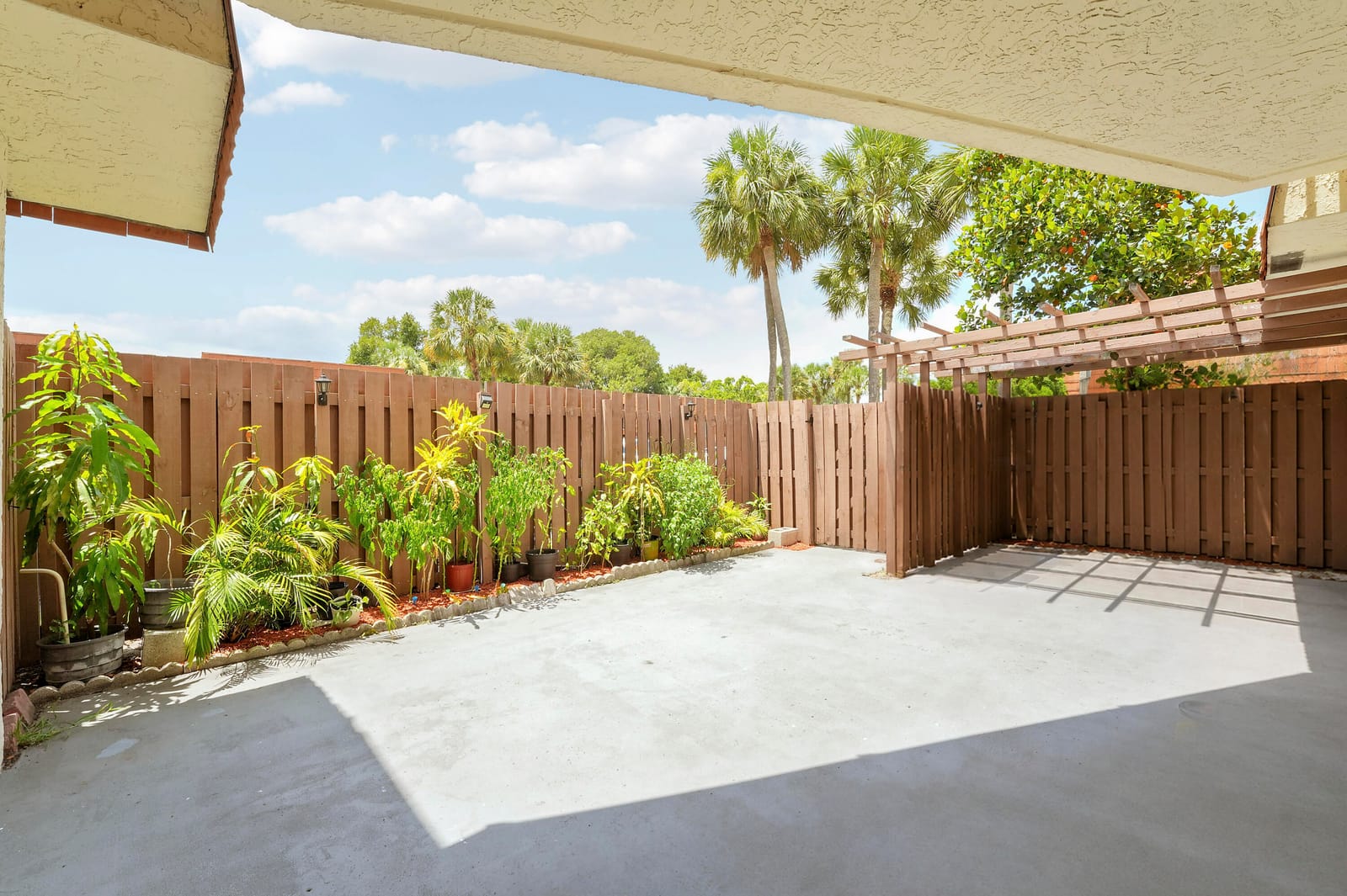 8389 N Coral Circle — photo 10