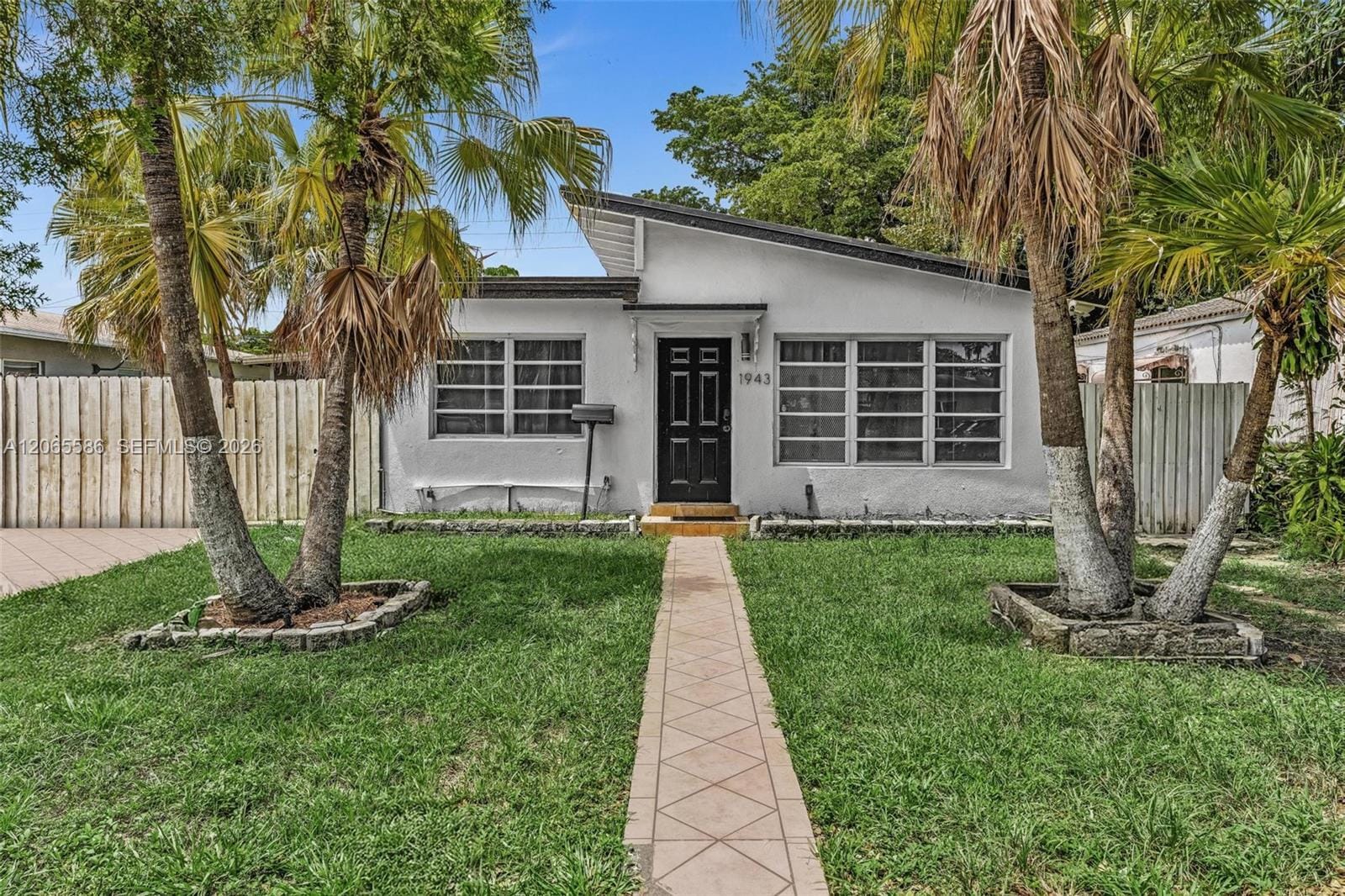 1943 Rodman Street — photo 2