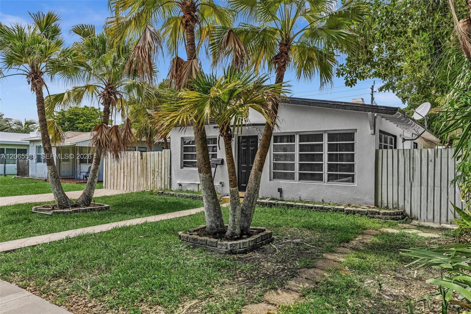 1943 Rodman Street — photo 3