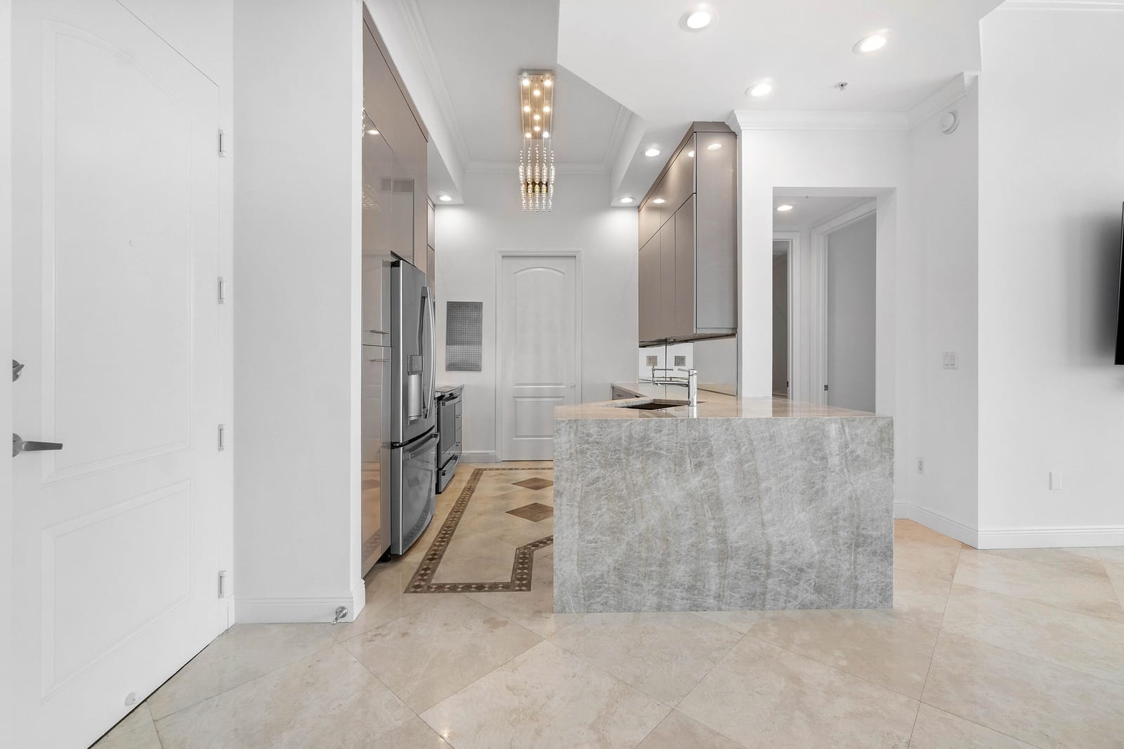 801 S Olive Avenue 1603 — photo 11