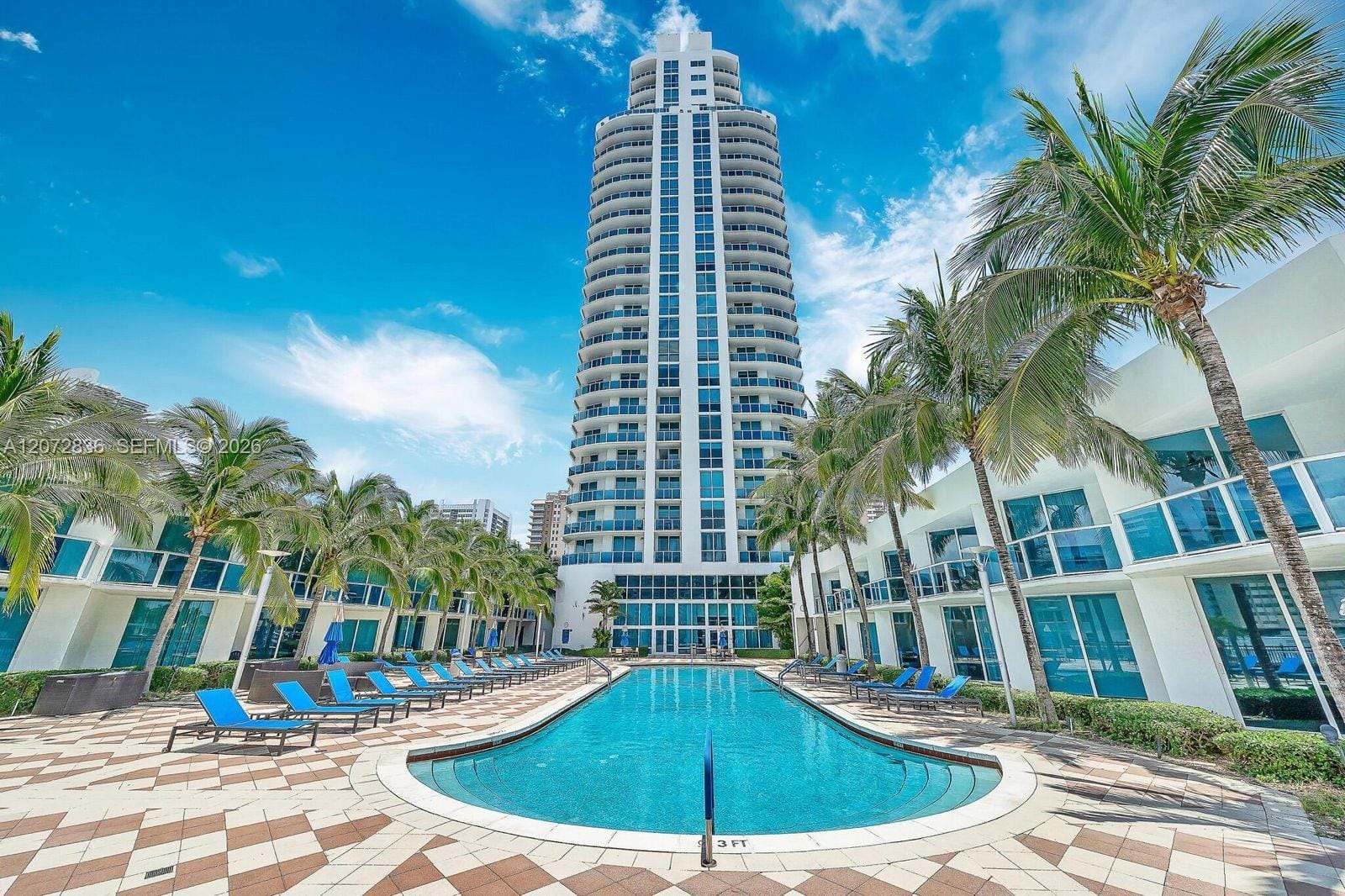 1945 S Ocean Drive 2209 — photo 2