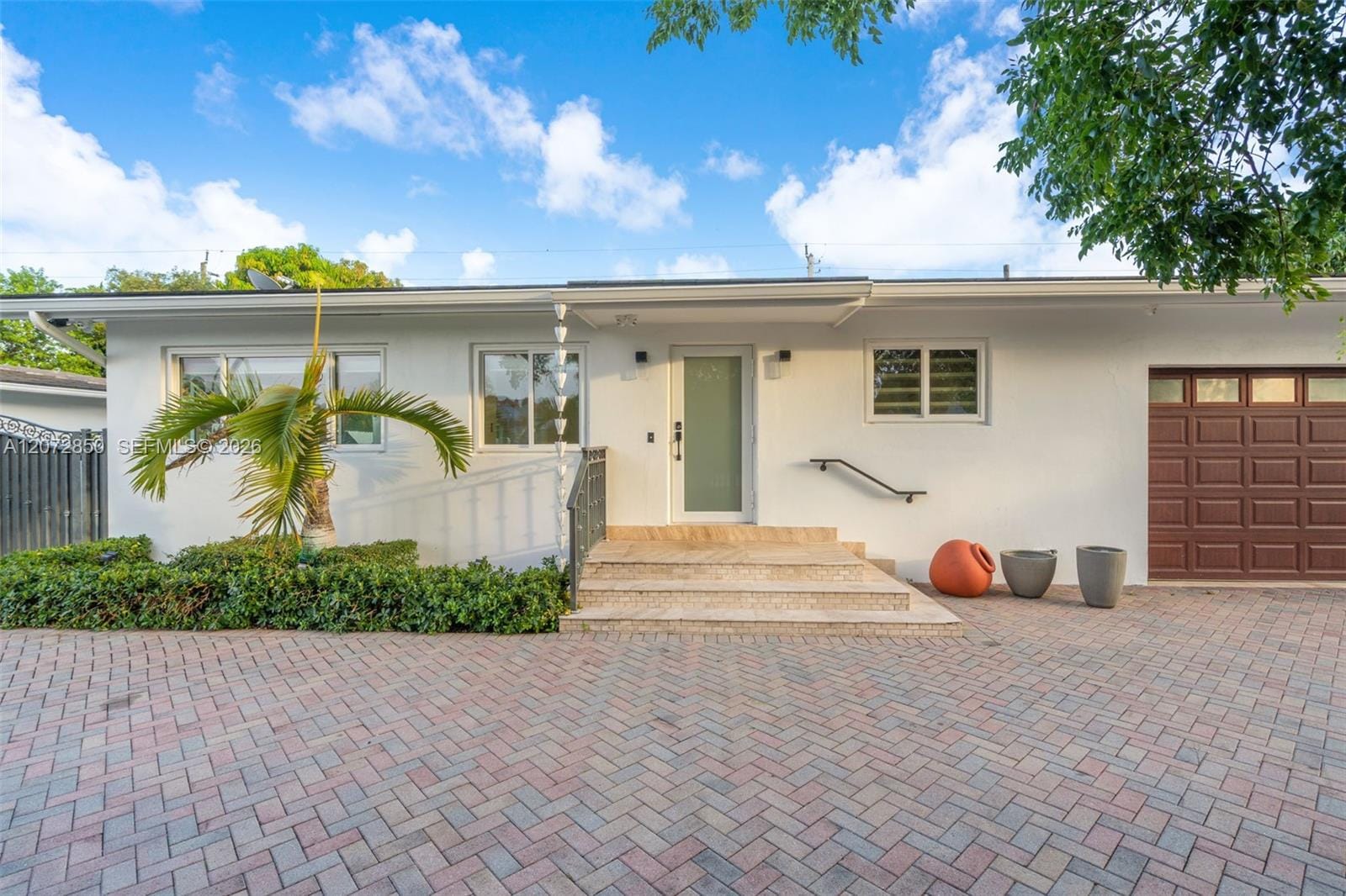 5330 SW 7th Street — photo 2