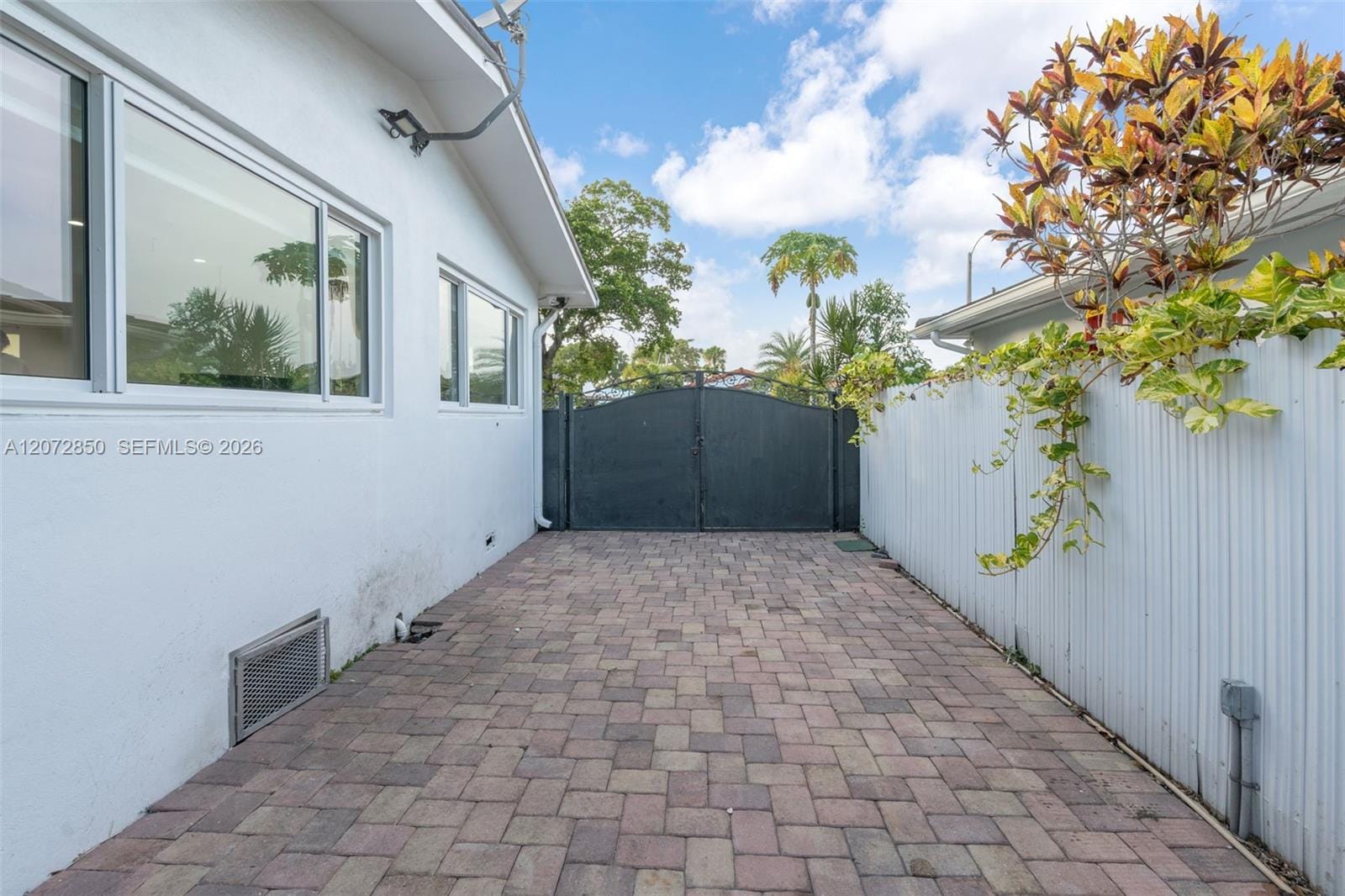 5330 SW 7th Street — photo 4