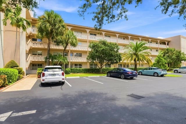 2304 LUCAYA Lane C1, Lucaya Village 1 D Condo, Coconut Creek, FL