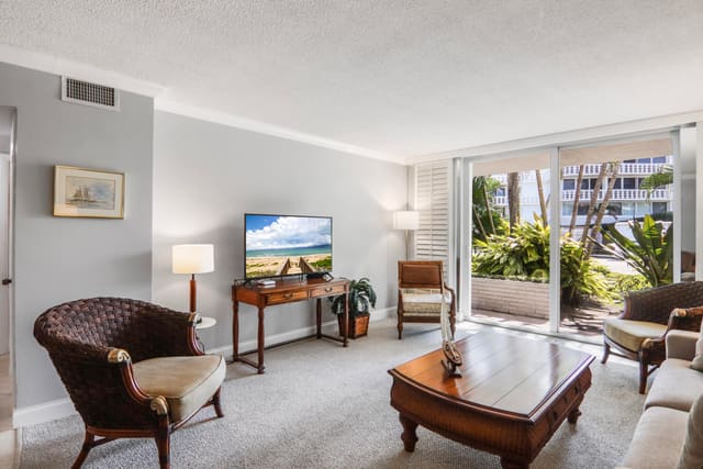139 SUNRISE Avenue 101, Palm Beach, FL 33480