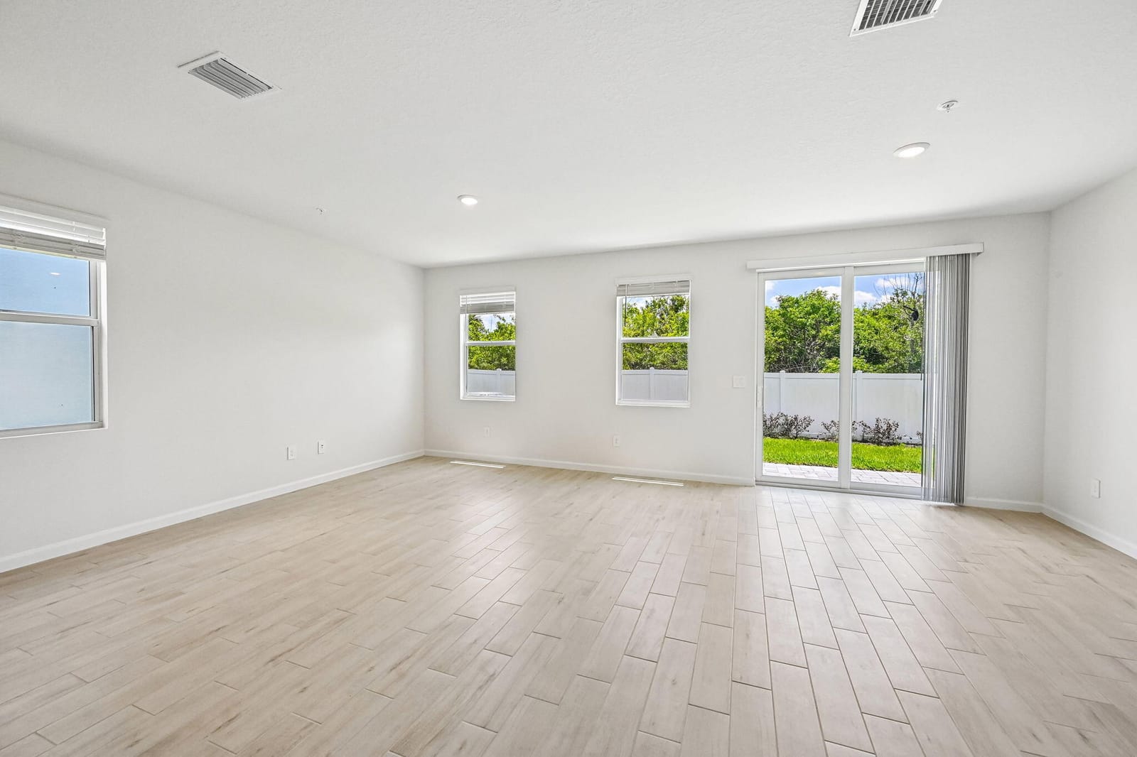 643 Salisbury Circle — photo 5