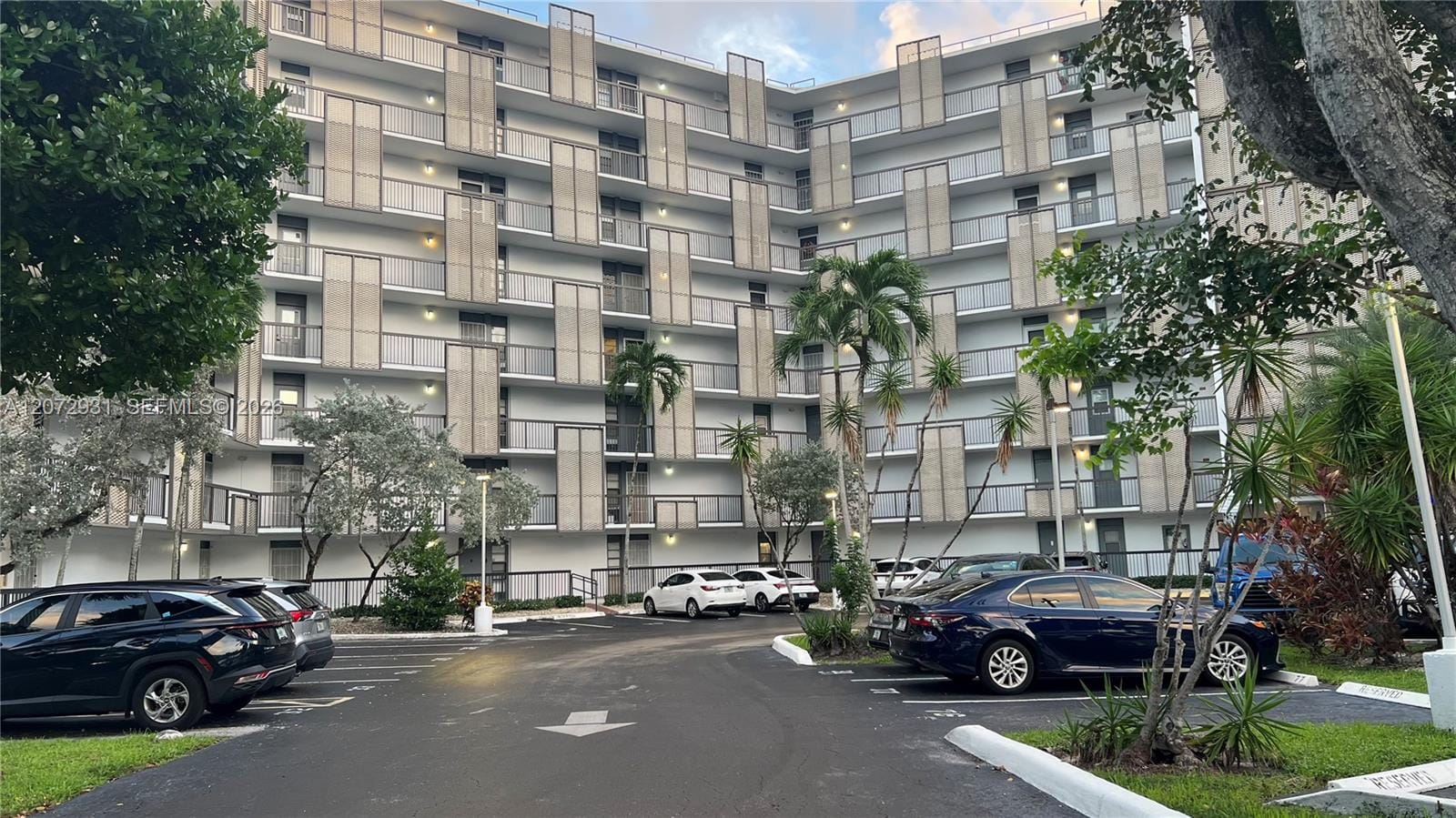 20500 W Country Club Drive 117, Aventura, FL 33180