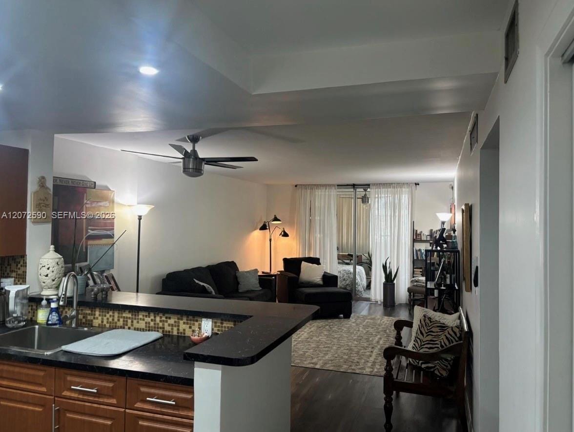500 NE 12th Avenue 704 — photo 4
