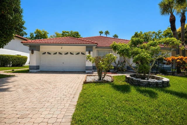 7606 Briar Cliff Circle, Lake Charleston, Lake Worth, FL