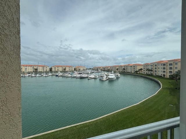 12 HARBOUR ISLE Drive W 306, Fort Pierce, FL 34949