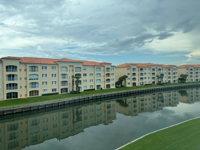 7 HARBOUR ISLE Drive E 304, Fort Pierce, FL 34949