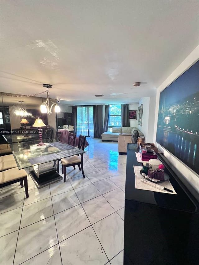 3401 N Country Club Drive 208, Aventura, FL 33180