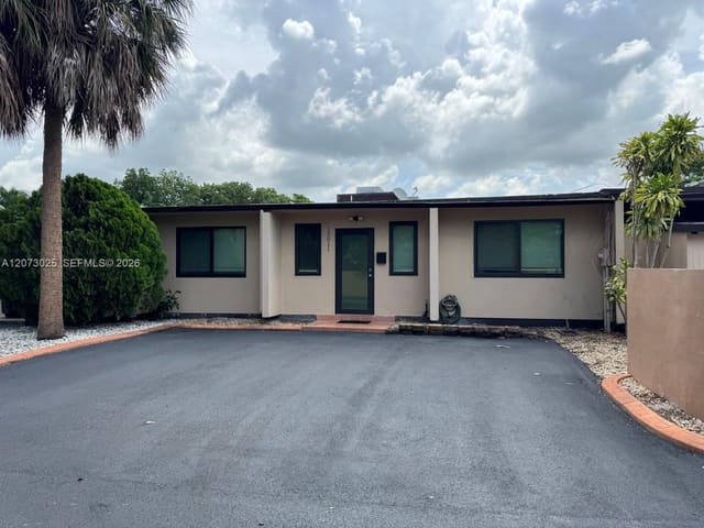 15011 Coconut Court 15011, Miami Lakes, FL 33014
