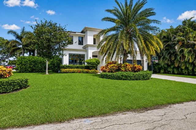 512 Lake Drive, Delray Beach, FL 33444