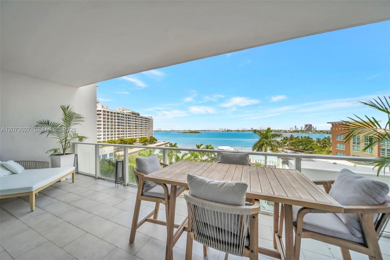 2020 N Bayshore Drive 708 — photo 2
