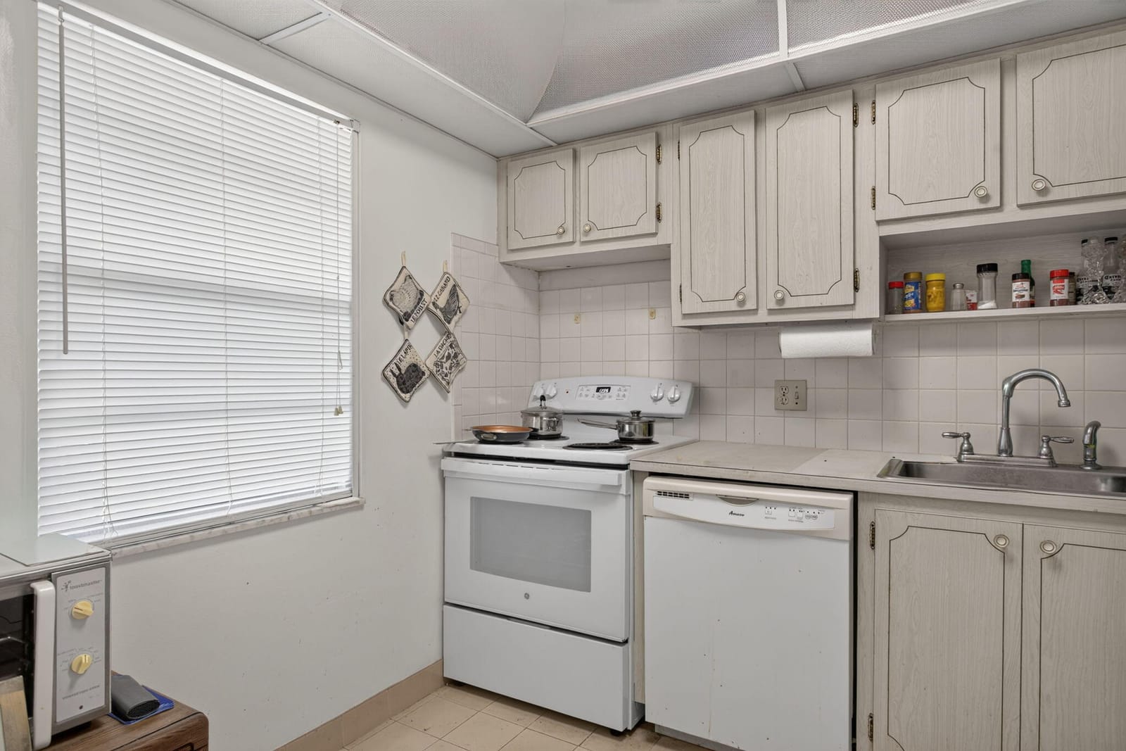 7827 GOLF CIR Drive 301, Margate, FL 33063 photo 28