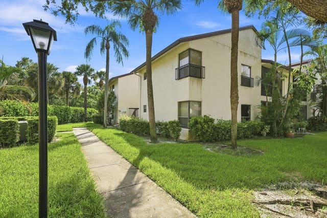 2581 Carambola Circle N, Baywood Village I B Condo, Coconut Creek, FL