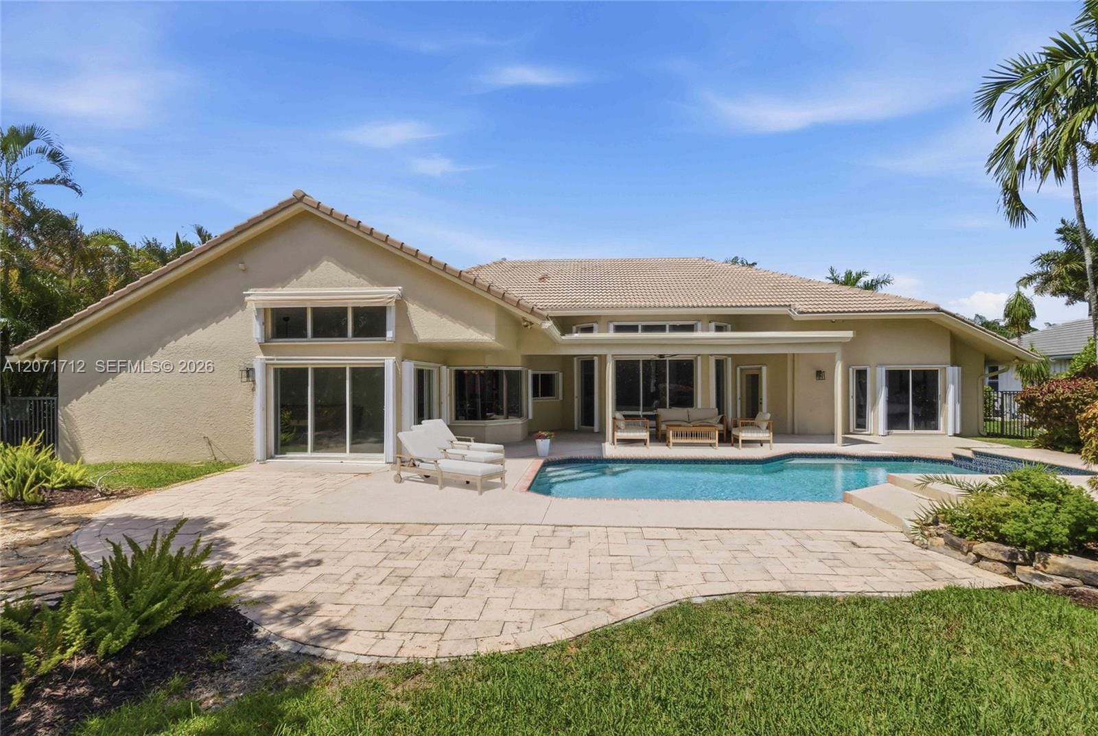 360 NE Coconut Circle — photo 3
