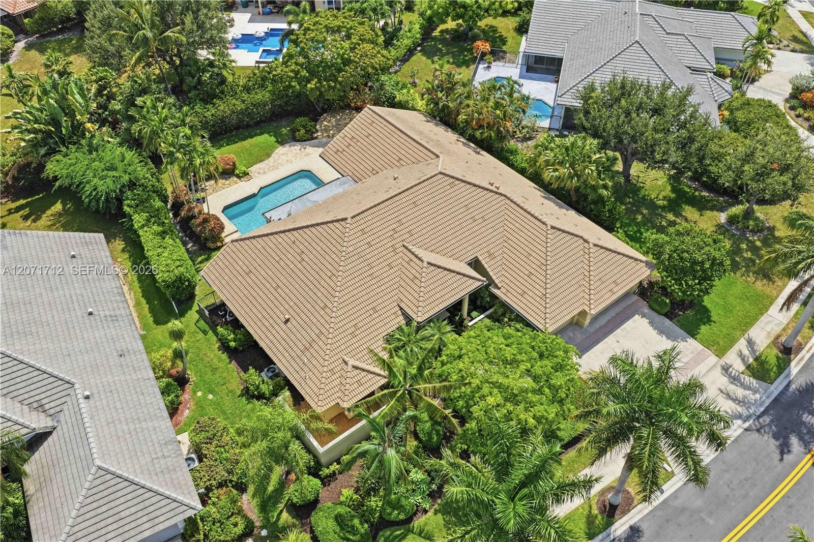 360 NE Coconut Circle — photo 4