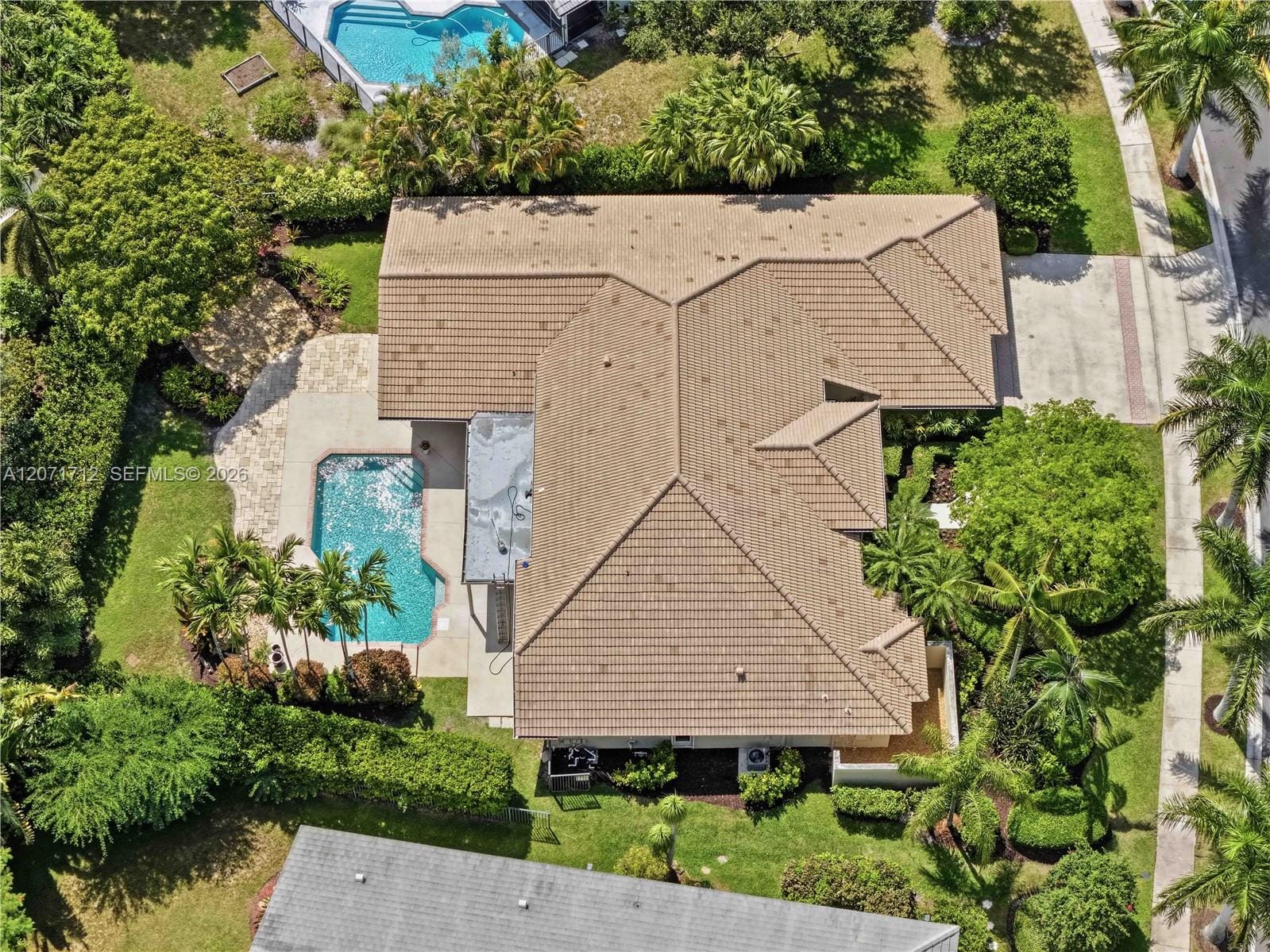 360 NE Coconut Circle — photo 5