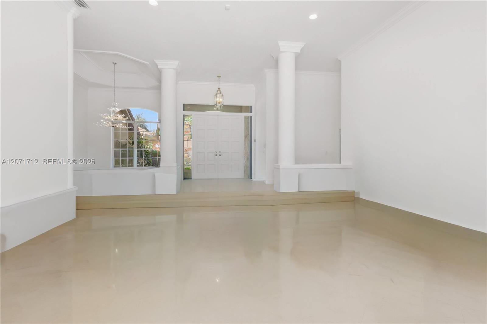 360 NE Coconut Circle — photo 8