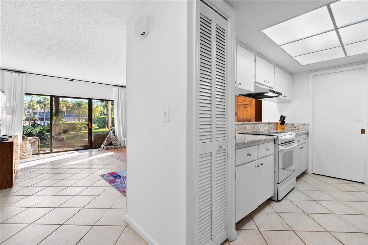 11863 Wimbledon Circle 446, Wellington, FL 33414 photo 3