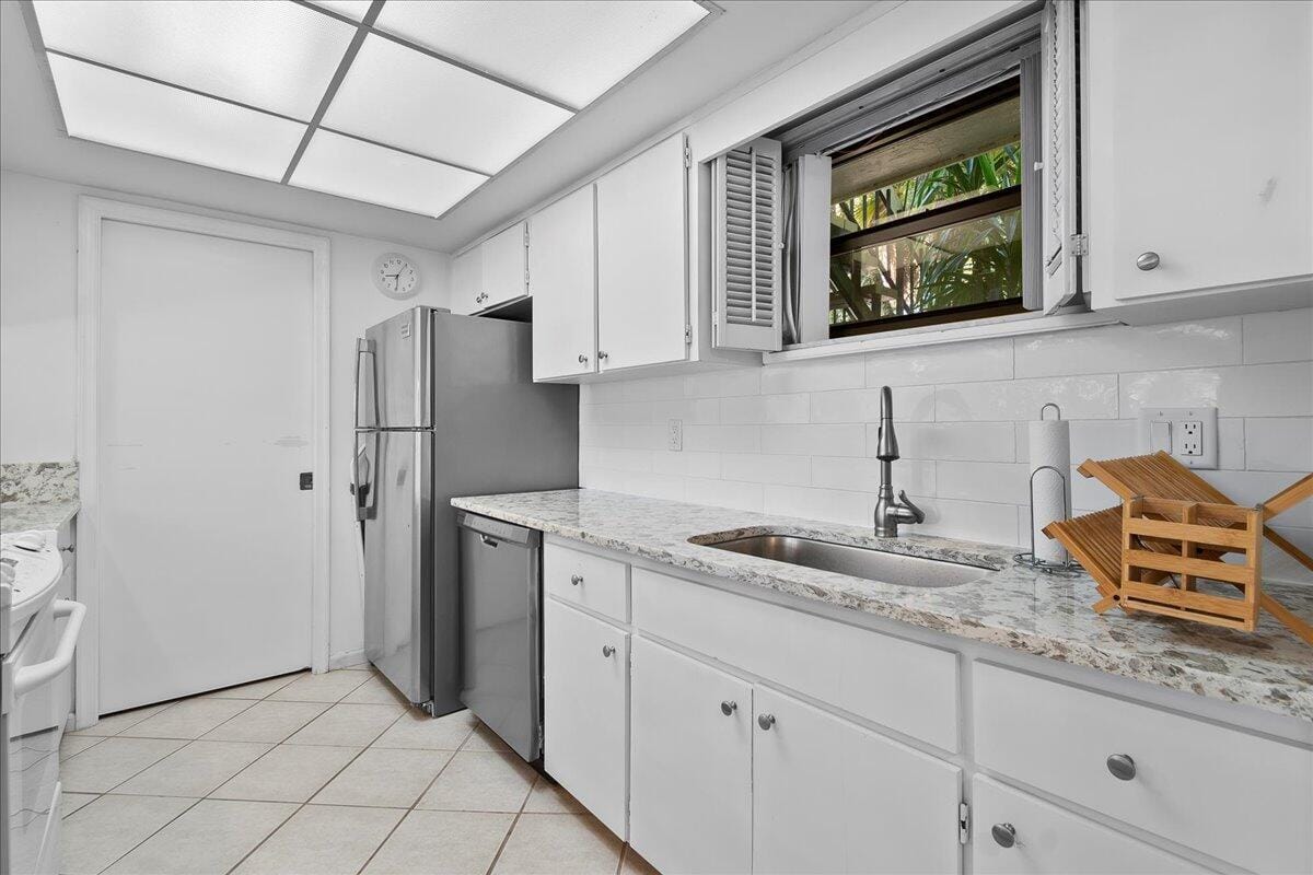 11863 Wimbledon Circle 446, Wellington, FL 33414 photo 4