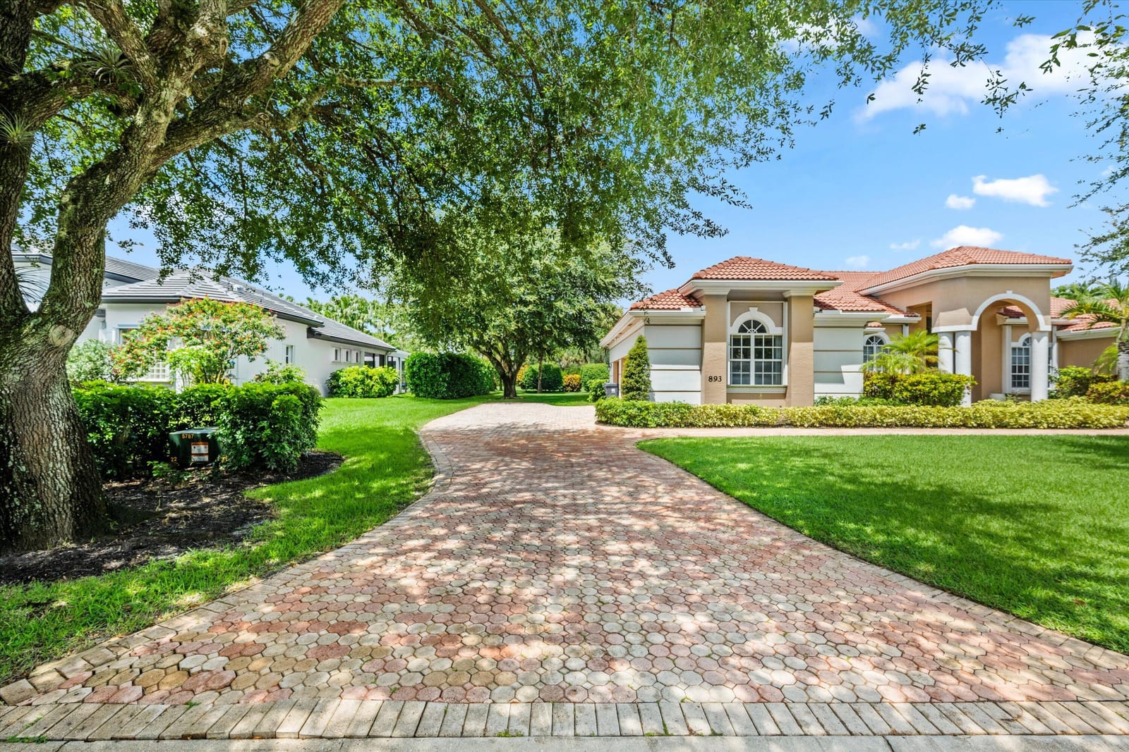 893 FOREST GLEN Lane — photo 4