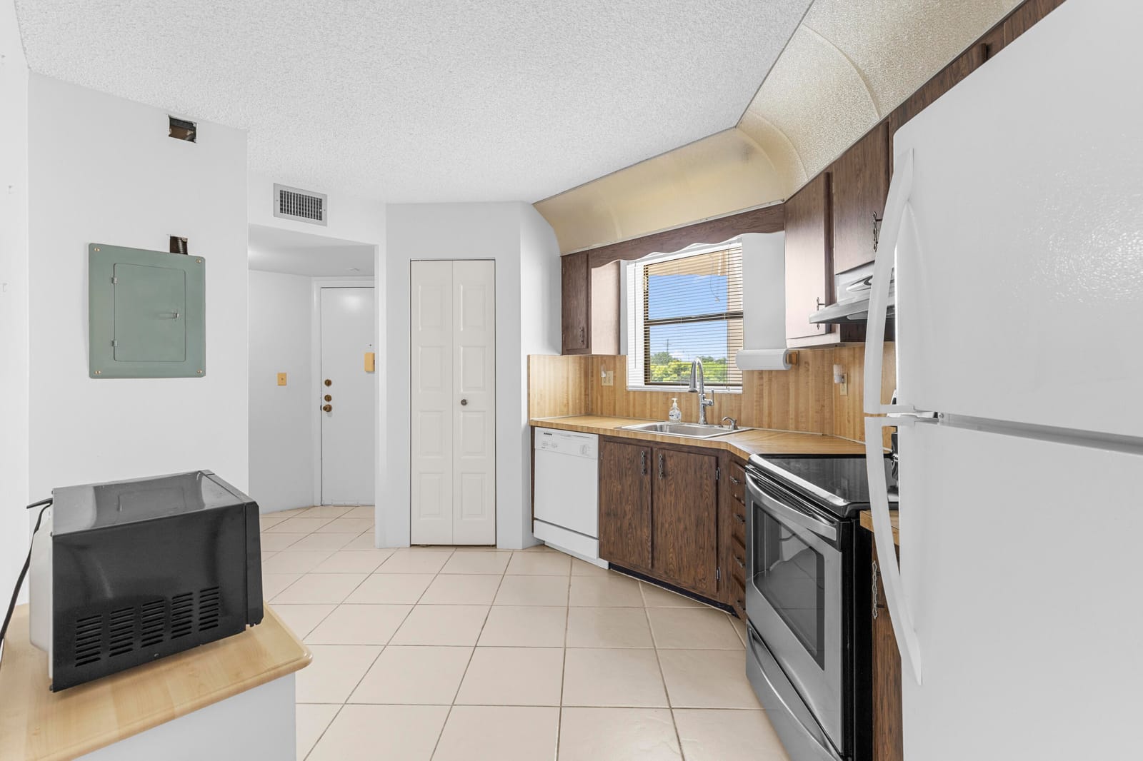 6555 W BROWARD Boulevard 409 — photo 4