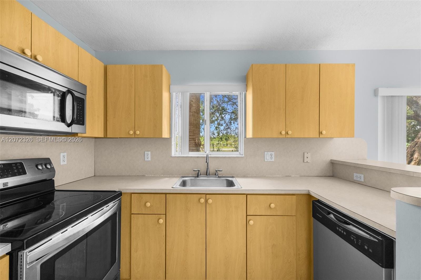 2930 SE 12th Road 101-31 — photo 4