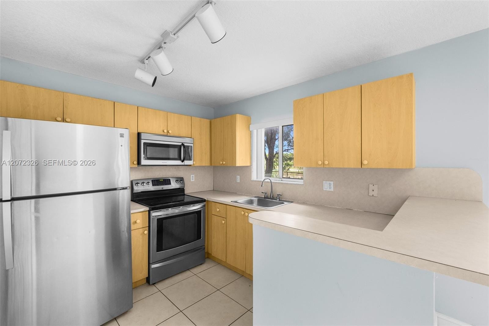 2930 SE 12th Road 101-31 — photo 3