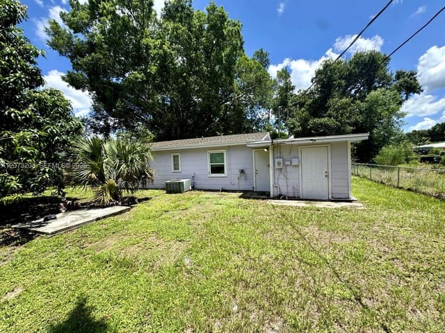 346 Muskegon Avenue, Fort Myers, FL 33905
