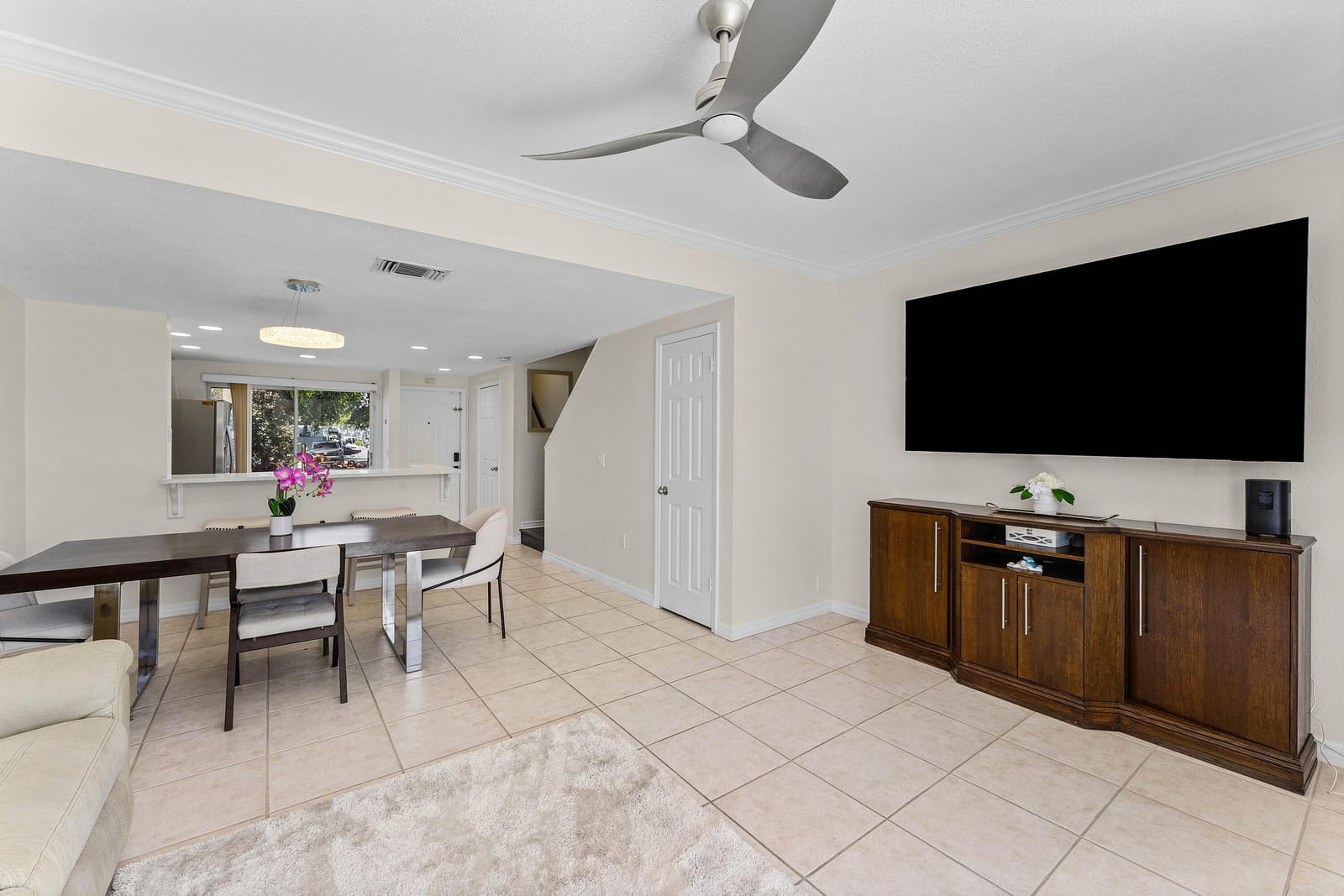968 Jeffery Street — photo 10