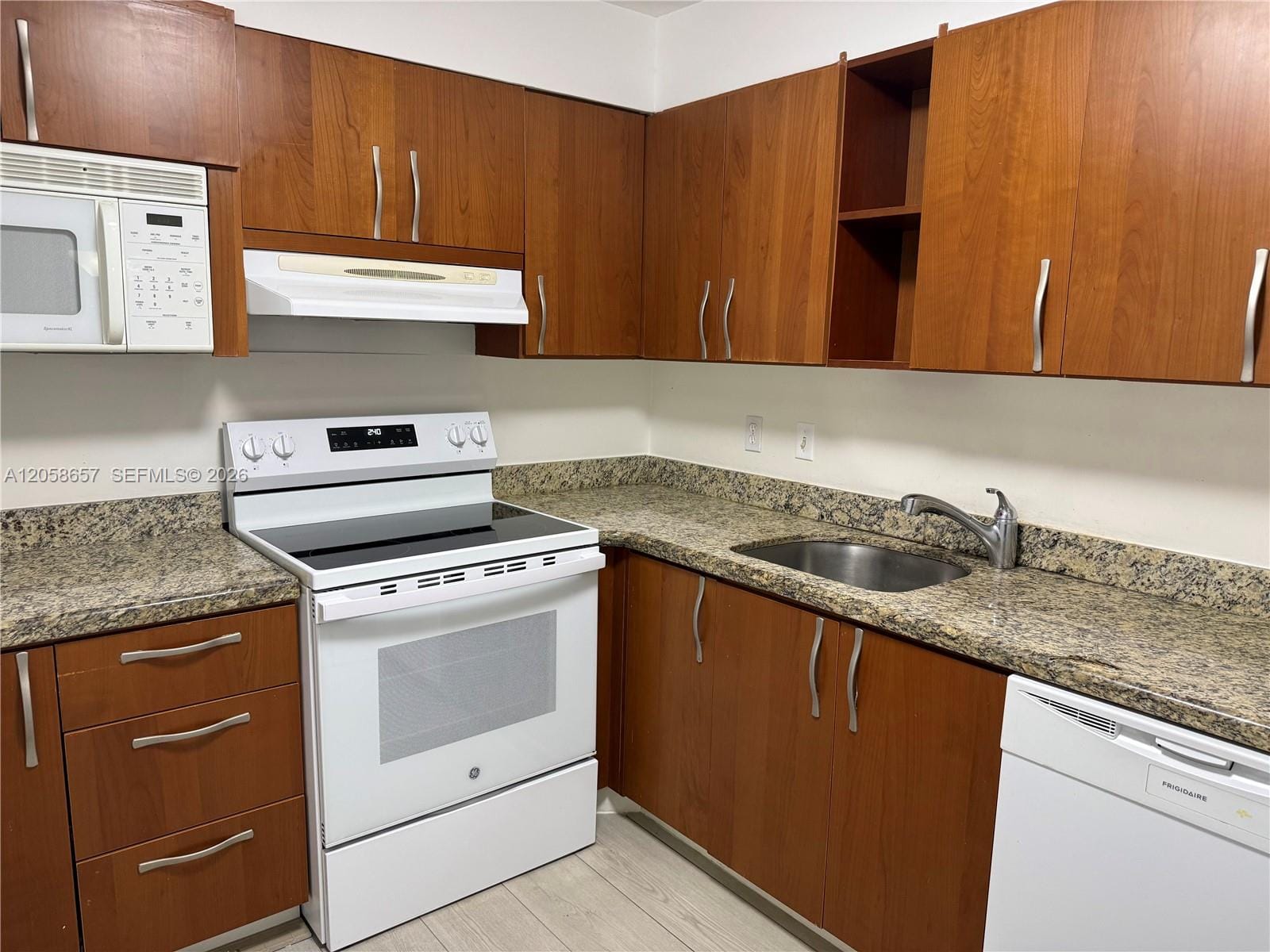 400 Kings Point Drive 311 — photo 4
