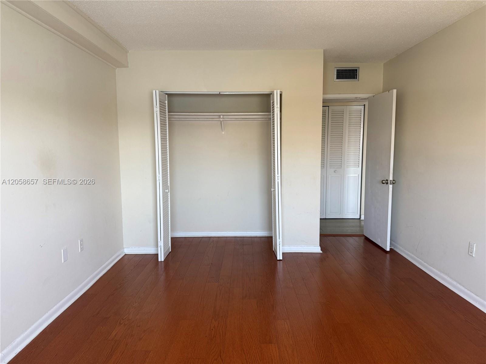 400 Kings Point Drive 311 — photo 8