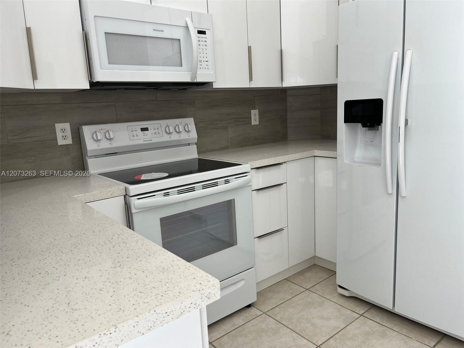 1542 Presidio Drive 1542 — photo 2