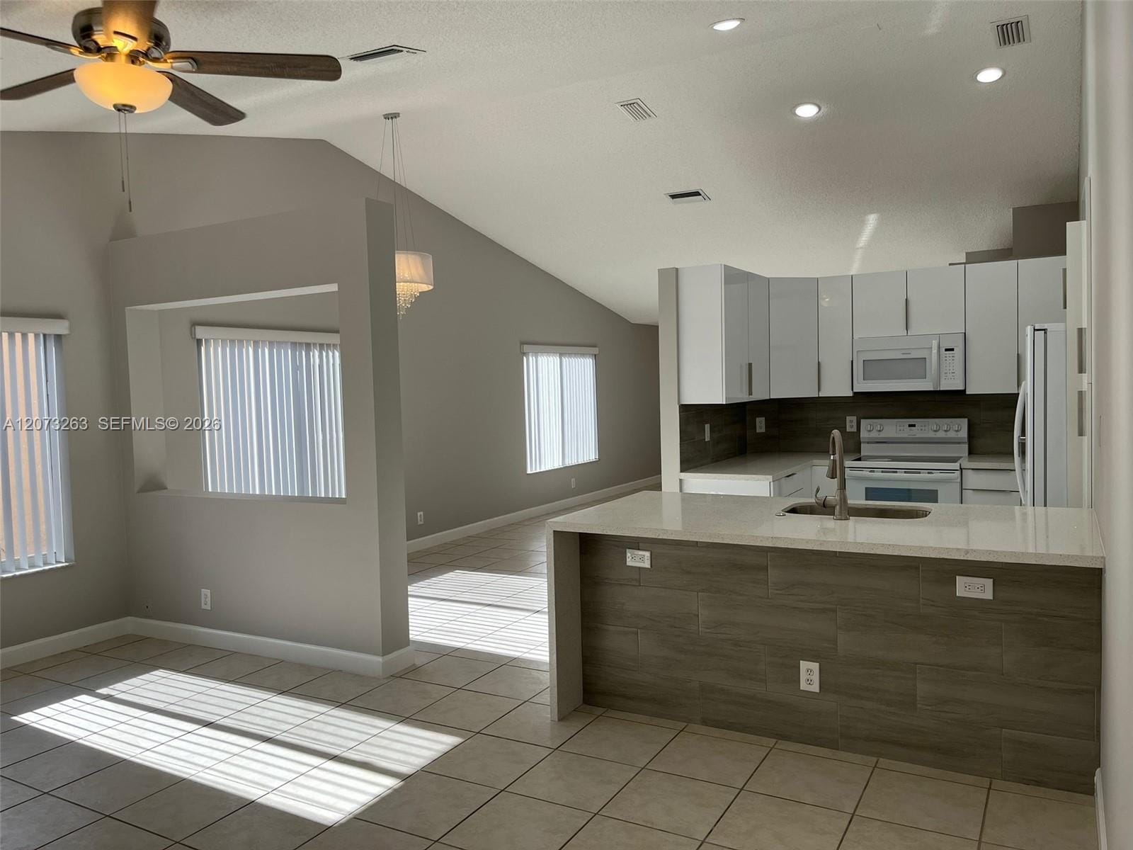 1542 Presidio Drive 1542 — photo 3