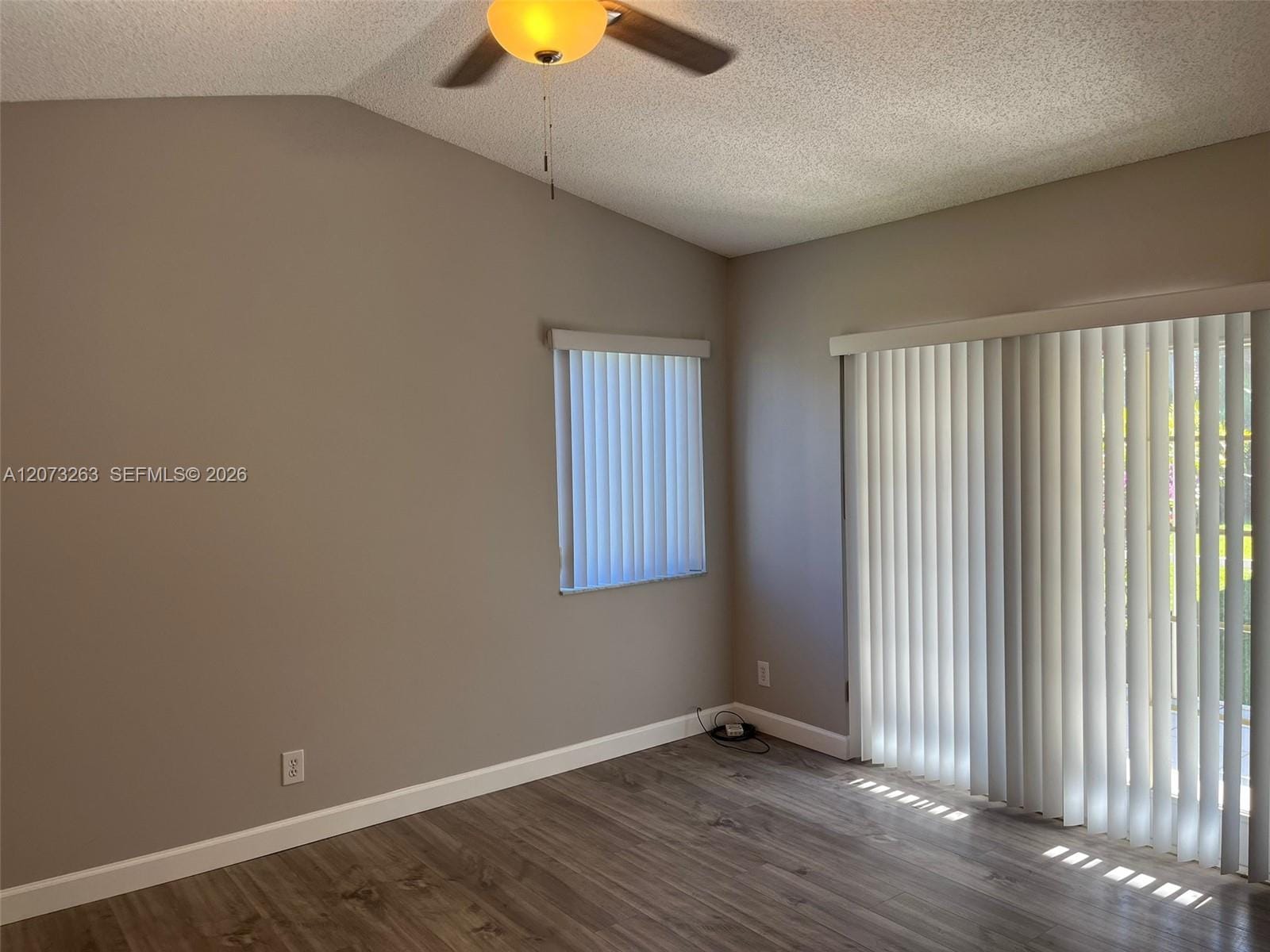 1542 Presidio Drive 1542 — photo 5
