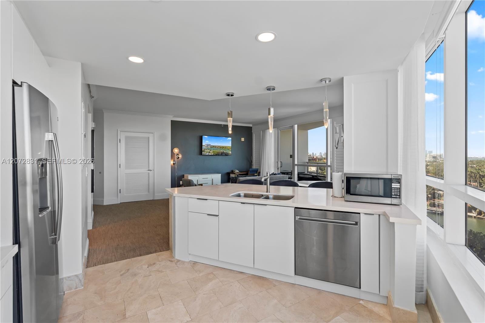 4401 Collins Avenue 915 — photo 11
