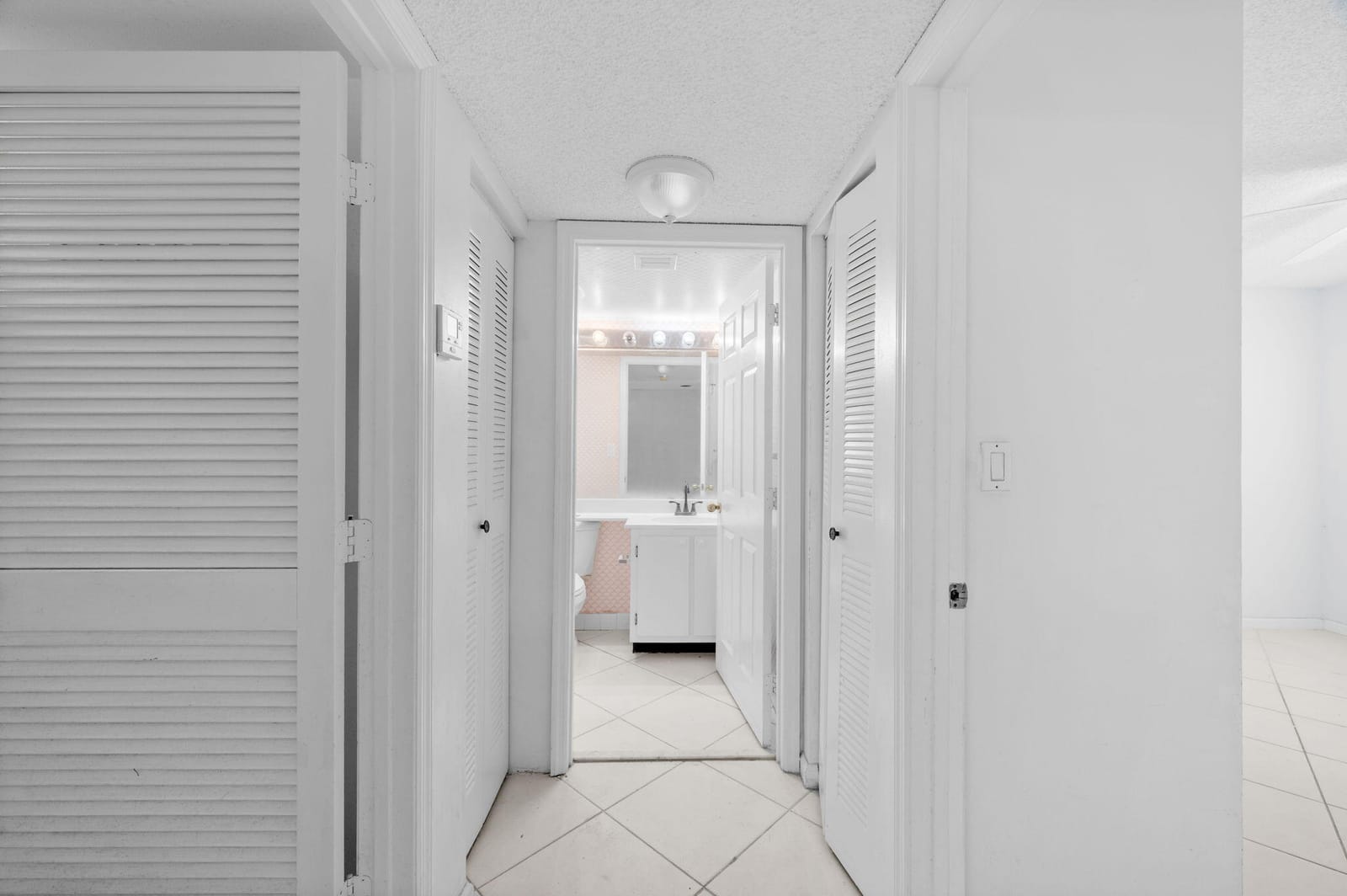 10837 W CLAIRMONT Circle 208 — photo 8
