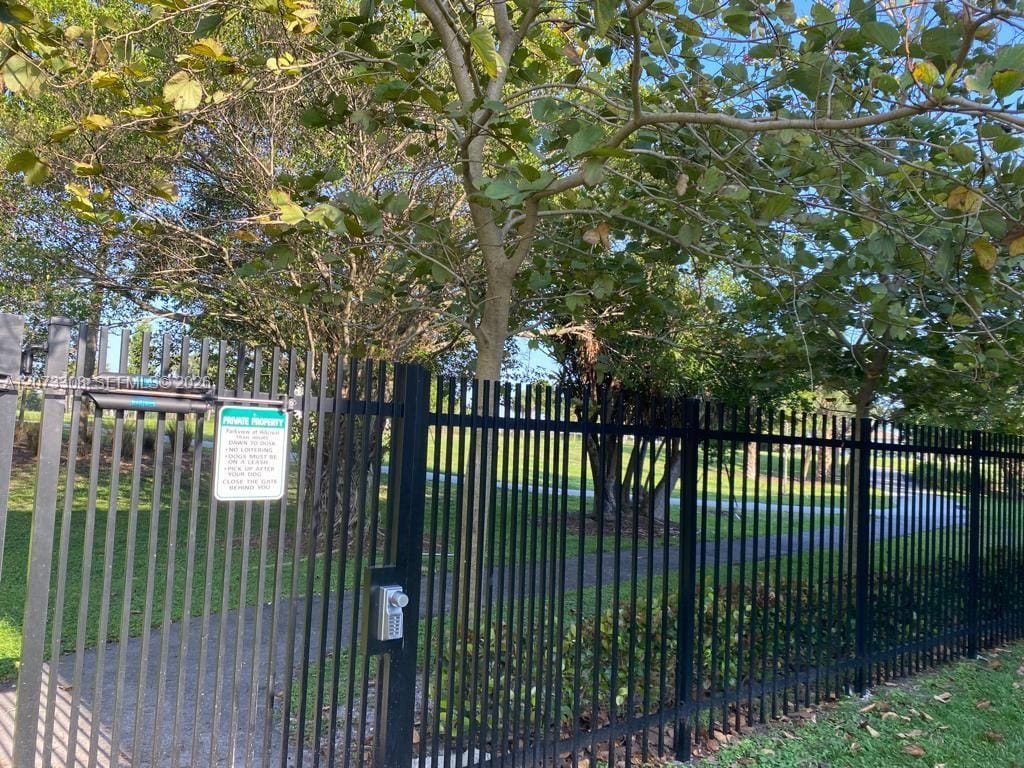 1001 Hillcrest Court 215 — photo 12