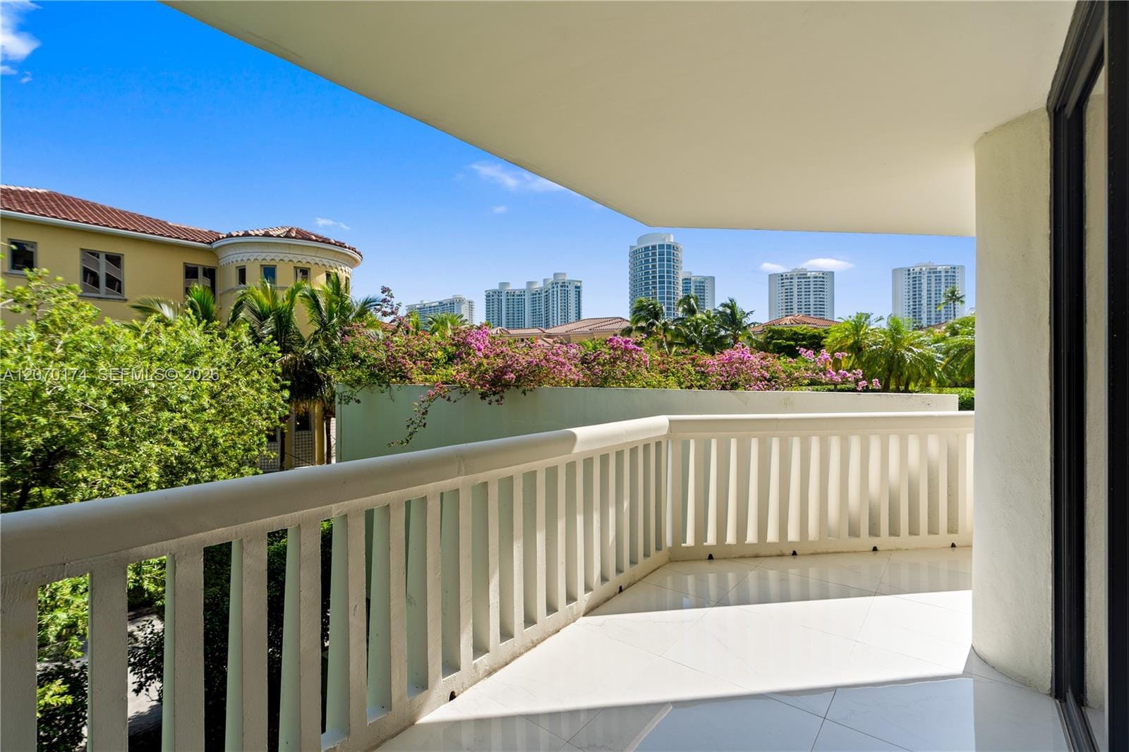 1000 W Island Boulevard 202, Aventura, FL 33160 photo 10